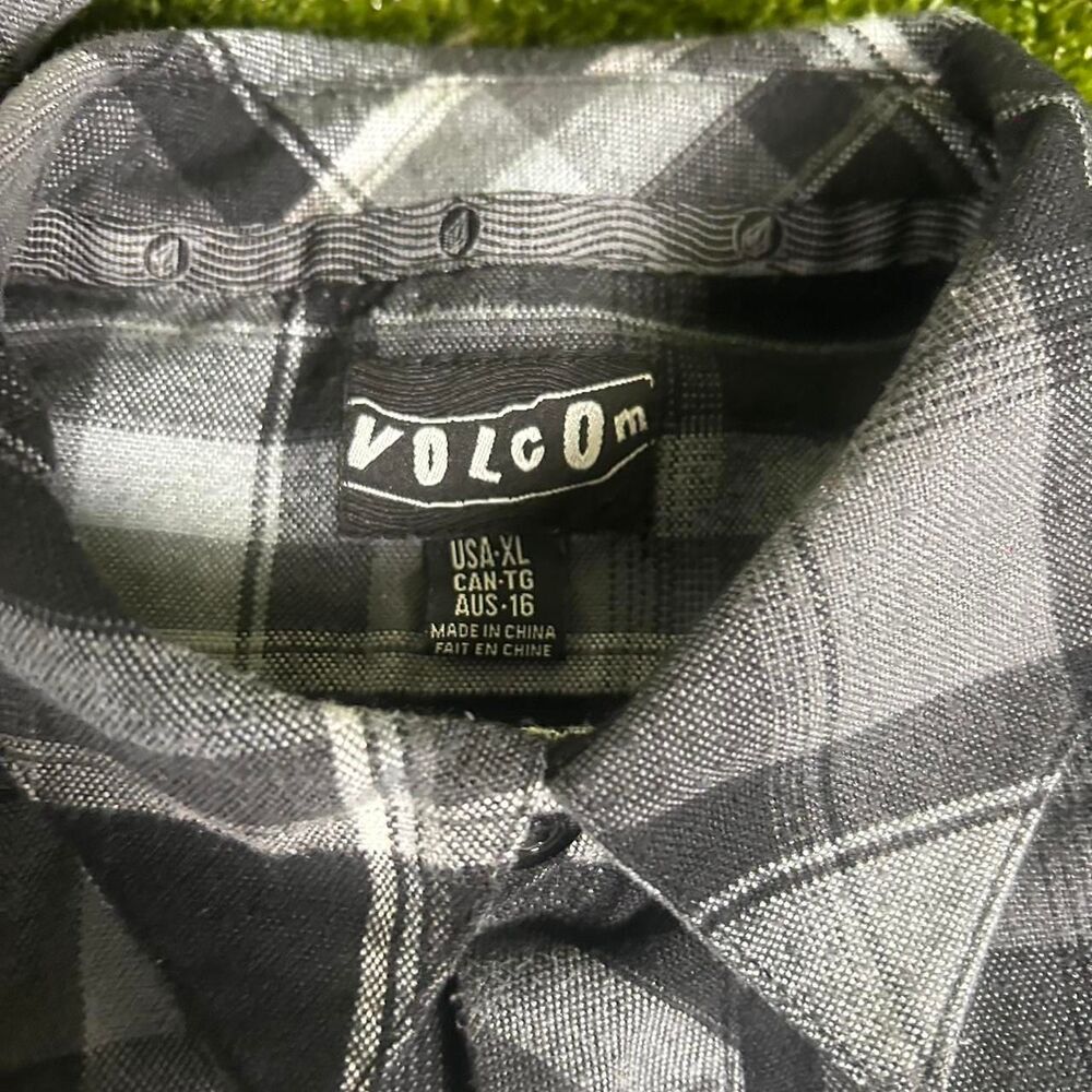 Volcom Men's Shirt - Picture 2 of 6